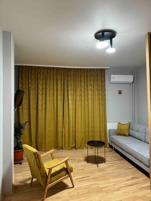 Double Studio Near University Square - 2 Balconies บูคาเรสต์ ภายนอก รูปภาพ