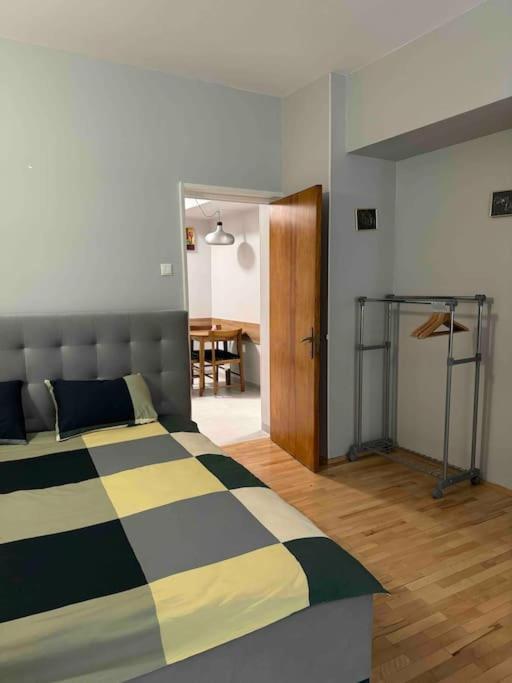 Double Studio Near University Square - 2 Balconies บูคาเรสต์ ภายนอก รูปภาพ